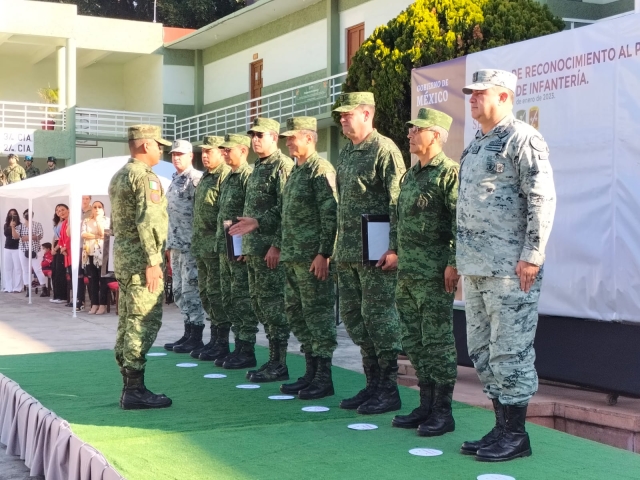 Entregan reconocimiento al 21 Batallón de Infantería