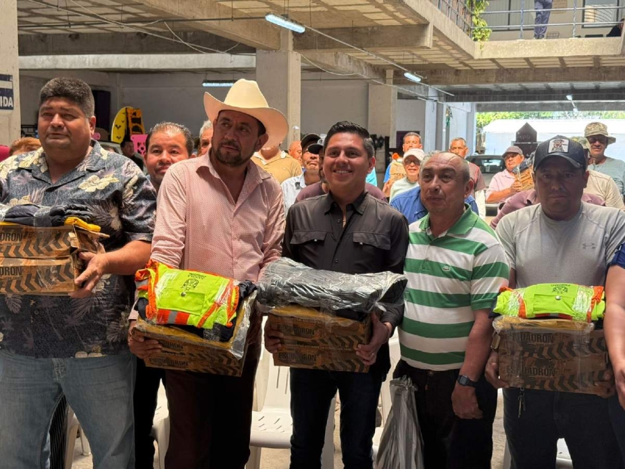 El gobierno destacó el servicio que dan los sindicalizados y la importancia de que cuenten con garantías de trabajo.