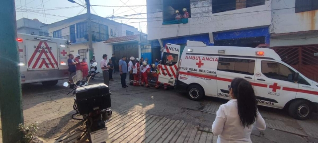   El hombre fue trasladado a un hospital a bordo de una ambulancia.