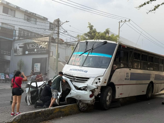 Siguen percances de rutas averiadas