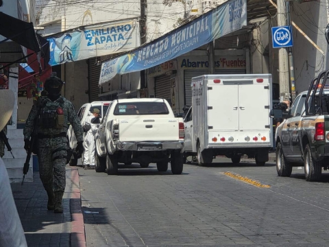 La víctima fue atacada frente a varios comerciantes.