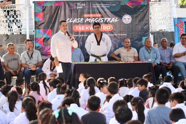 Realizan clase magistral de taekwondo en Jiutepec