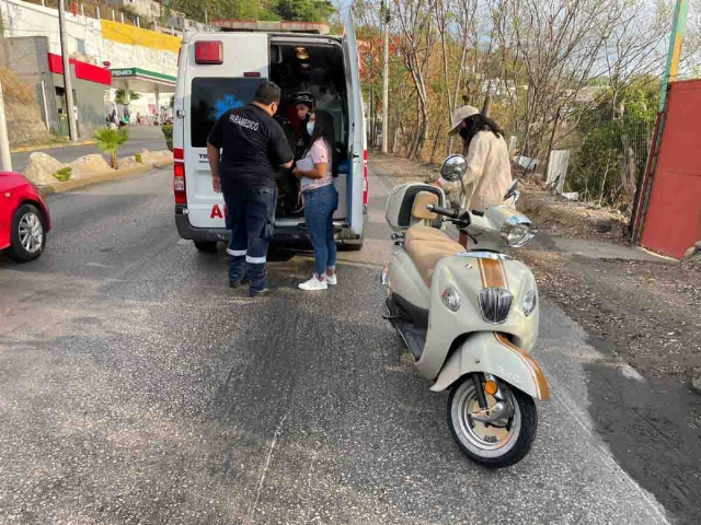   El hombre fue trasladado a un hospital en una ambulancia.