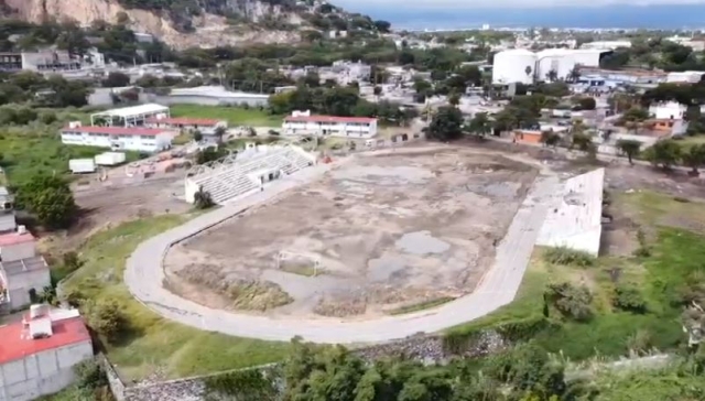 Supervisa edil de Jiutepec trabajos de rehabilitación del centro deportivo &#039;Moisés Galindo&#039;