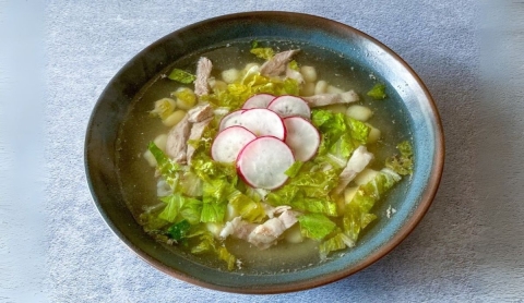 Si se te antoja pozole, prueba esta receta fácil y rápida en olla exprés