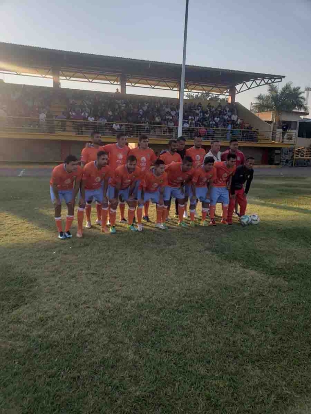 Manchester La Joya puso en predicamentos al líder de la competencia, Tlayacapan Nacatongo.