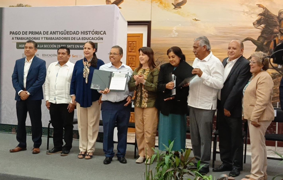 Realizan acto protocolario de pago de primas de antigüedad a trabajadoras y trabajadores de la educación