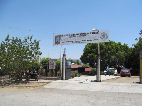 Para dilucidar las acusaciones de discriminación y violencia verbal, autoridades educativas separaron del cargo al director de la Secundaria 34 para realizar las investigaciones.