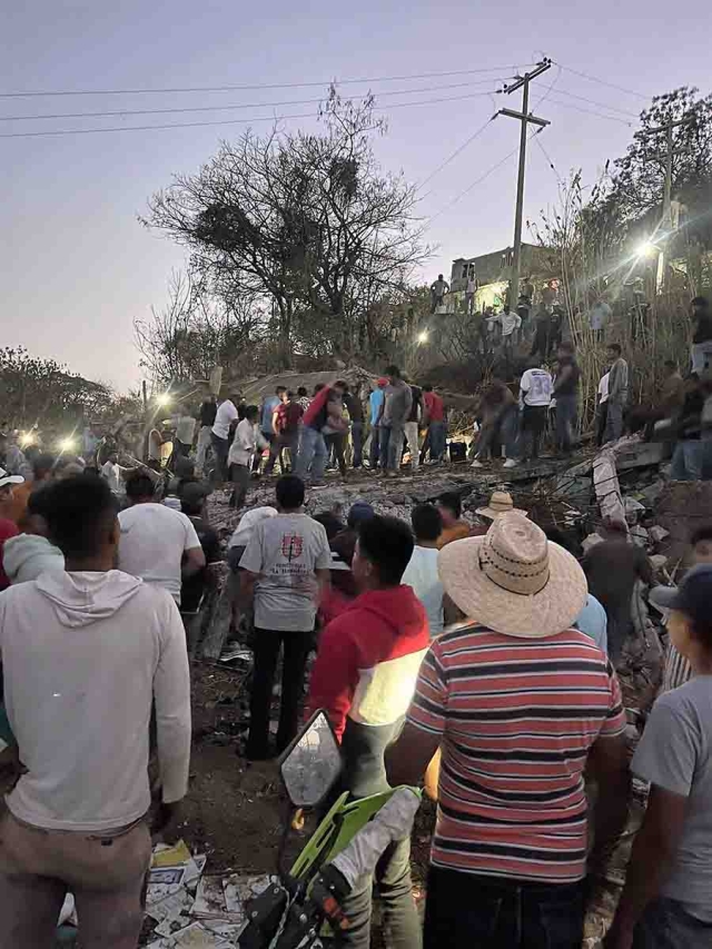 En el sitio, varias personas estaban elaborando juegos pirotécnicos para la fiesta patronal cuando ocurrió la explosión.