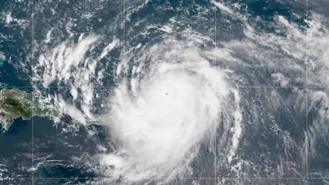 Huracán &#039;Erin&#039; se convierte en categoría 5 y amenaza el Caribe