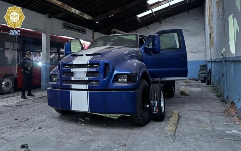 Cateo en Azcapotzalco: aseguran veh&iacute;culos robados y camionetas con blindaje casero