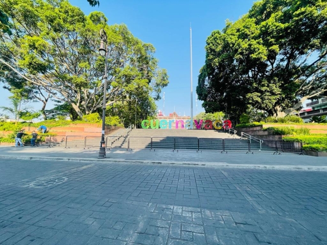 Mantiene gobierno estatal actividades regulares luego de levantamiento del suelo en plaza de armas