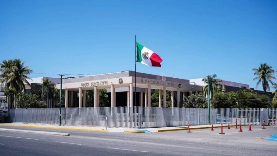 Dejan cuerpo frente al Congreso de Sinaloa; sería de un exagente de la fiscalía