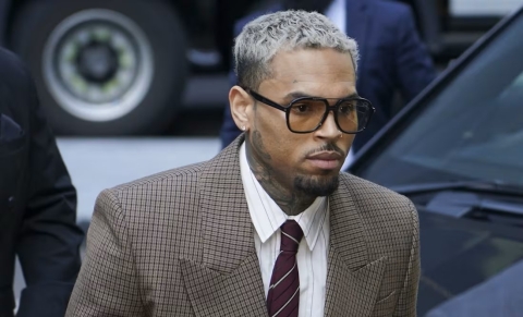 Chris Brown se declara inocente de nuevos cargos por agresión en Londres