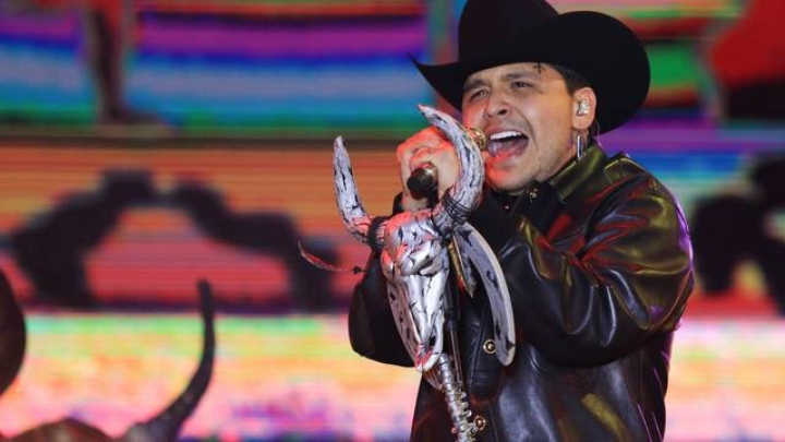 VIDEO: Christian Nodal interpreta las canciones de Vicente Fernández como homenaje