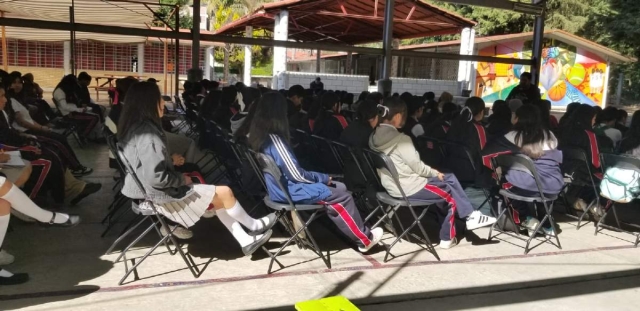 Estudiantes de Hueyapan participan en talleres de prevenci&oacute;n y salud mental
