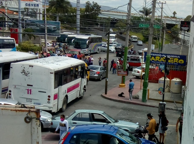 Protestan ejidatarios de Ayala en la avenida Morelos; efectúan bloqueo