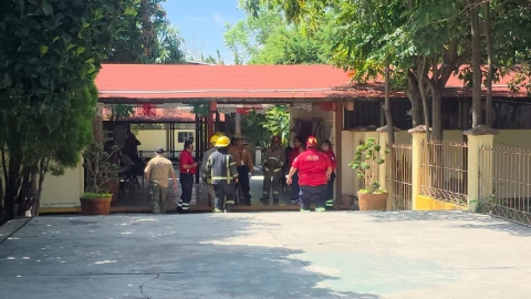 Personal de Protección Civil y Bomberos acudió a la secundaria para revisar las instalaciones.