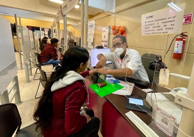 INE alista m&oacute;dulos en el extranjero para tramitar credenciales de elector