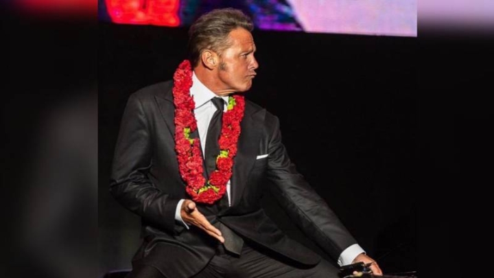 ‘Tú, el mismo de ayer’: Luis Miguel reaparece rejuvenecido en un bar de Miami con influencers