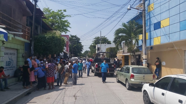 Seguidores de la candidata Keila Figueroa se manifestaron en la sede del consejo municipal del Impepac
