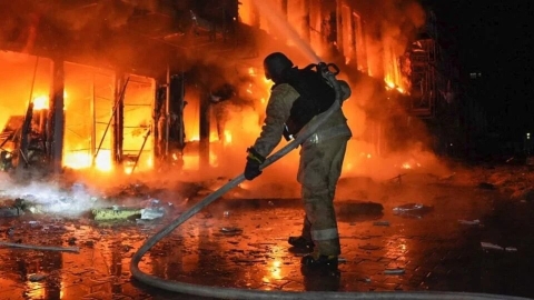 Dron ucraniano provoca explosión en depósito de petróleo en Rusia