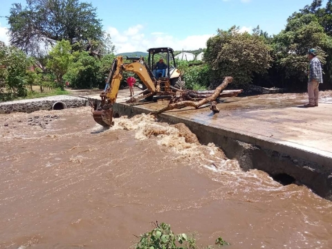 PC y ERUM de Coatlán realizan trabajos de limpieza en “El Vado”
