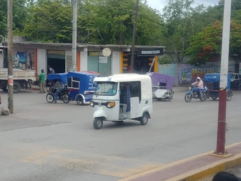 La iniciativa busca establecer reglas para la operación de mototaxis y bicitaxis.  