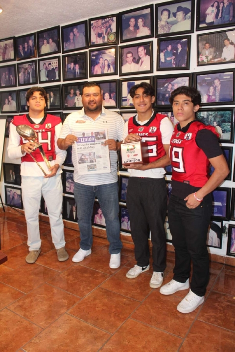 El head coach de Leones Cuernavaca, Miguel Godoy, as&iacute; como los jugadores Juan Carlos Castillo, Braulio Negrete y &Aacute;ngel Villase&ntilde;or, visitaron las instalaciones de La Uni&oacute;n de Morelos.