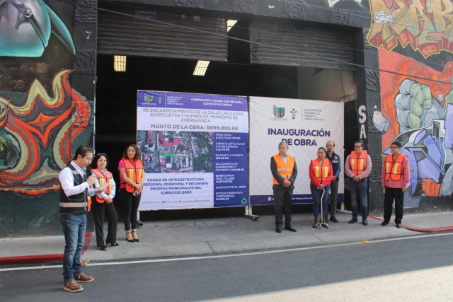 Entrega edil capitalino obra de reencarpetamiento de la calle Las Casas, colonia Centro