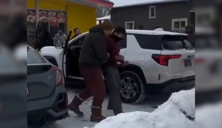 VIDEO: Vecinos expulsan a agentes de ICE de restaurante mexicano en Minneapolis