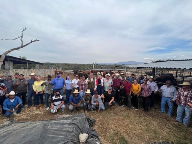 Productores ganaderos del municipio recibieron las novillas.