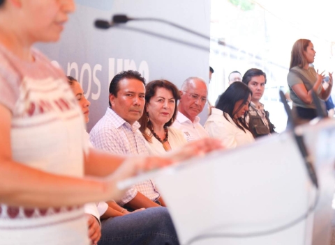 Al entregar la rehabilitación del tramo Miacatlán–Palo Grande, en Miacatlán,  Margarita González Saravia resaltó que las obras de infraestructura impulsan la economía, el comercio y el turismo en todas las regiones del estado.  