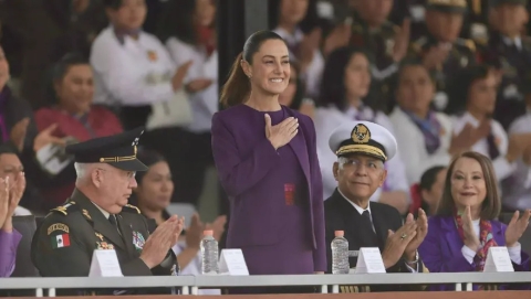 Sheinbaum conmemora D&iacute;a de la Mujer con reconocimiento a mujeres militares
