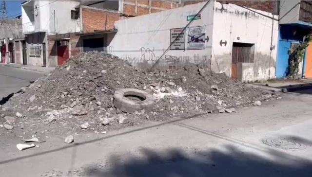 En pleno desarrollo de la feria de Año Nuevo, varias calles aledañas estuvieron cerradas por la realización de obra pública, lo que dificultó la circulación. 