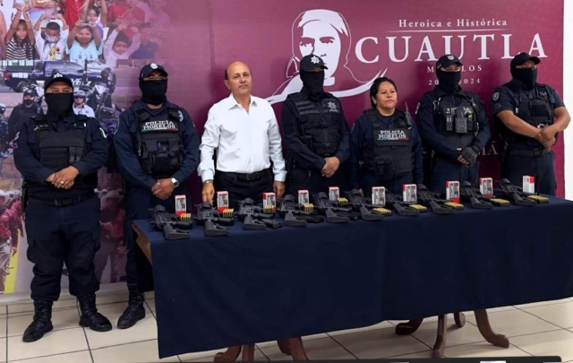 Con la entrega de armamento se busca mejorar las condiciones de seguridad.