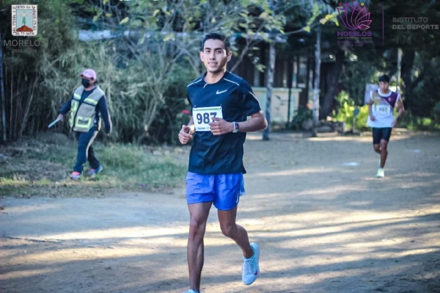 En Oaxaca, el corredor logró una medalla de plata por equipos.