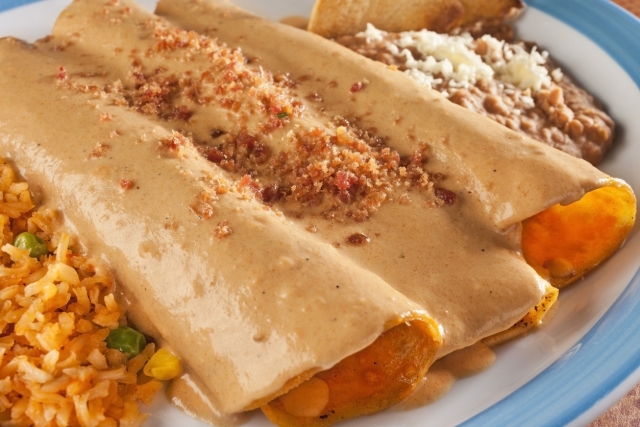 Disfruta de unas cremosas enchiladas de chipotle con esta sencilla receta en sartén