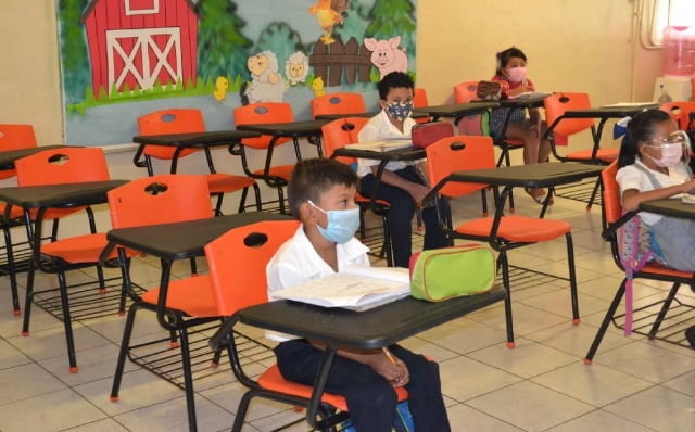 Nuevo Semáforo COVID contempla apertura de escuelas.