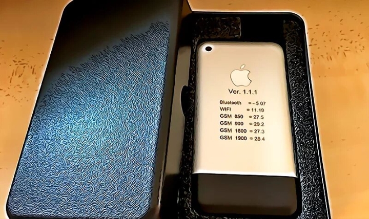 Subastan un iPhone de primera generación del año 2007