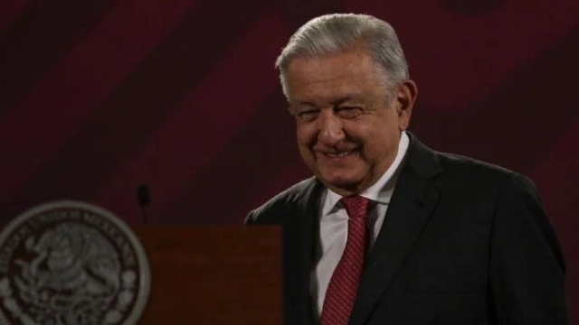 AMLO celebra detención por corrupción en la Estela de Luz