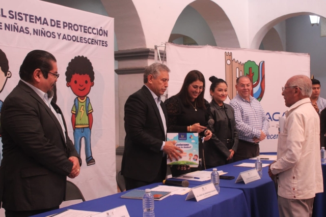 Entrega ayuntamiento capitalino buz&oacute;n de quejas a escuela de Altavista; se busca frenar acoso escolar