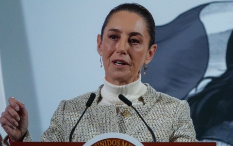 Sheinbaum se solidariza con las familias del accidente aéreo en Washington