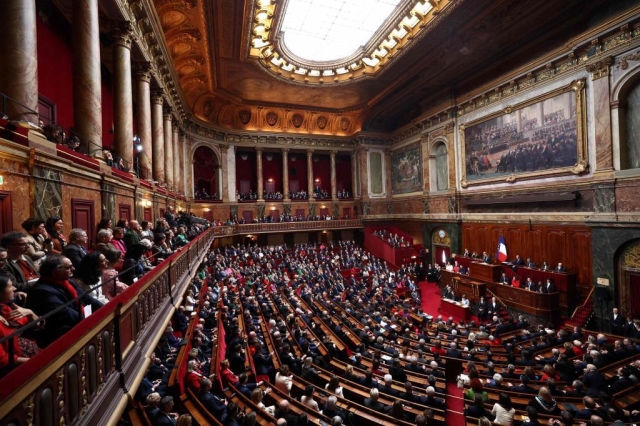 Francia, primer país en proteger el aborto en su Constitución