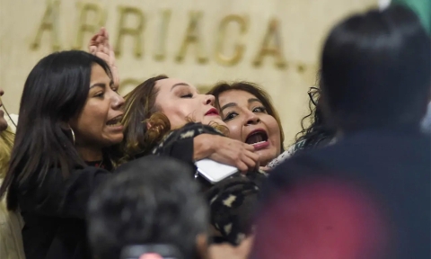 Enfrentamiento en Congreso CDMX por reforma al &oacute;rgano de transparencia