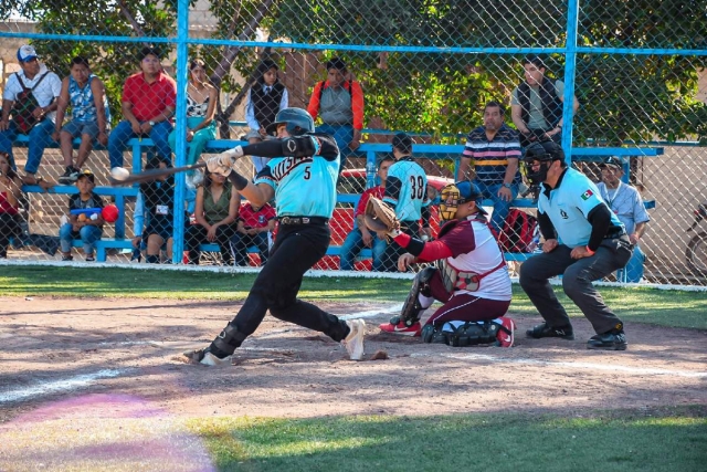 El beisbol es una de las disciplinas en las que participan los trabajadores.