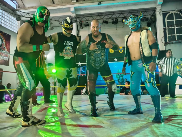   Los rudos se quedaron con la lucha estelar.