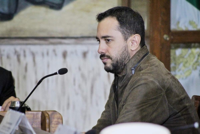 Adrián Martínez Terrazas reclama la comisión de Hacienda 
