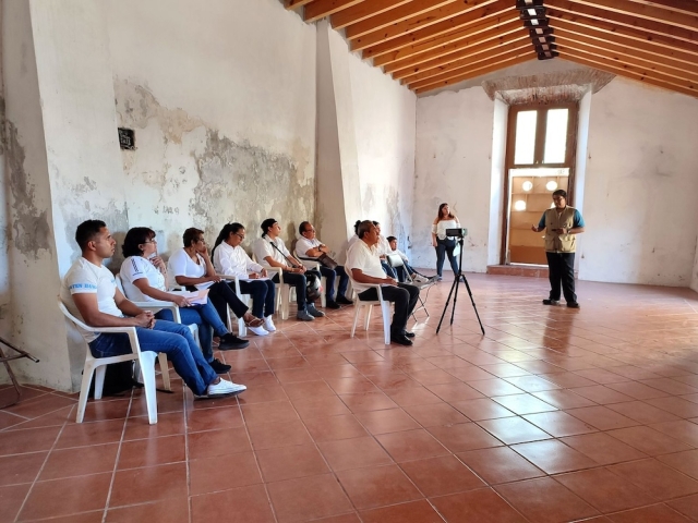 Capacitan a personal de Tlaquiltenango en materia de archivos