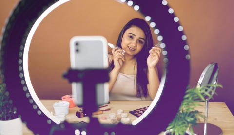 Skinfluencers: ¿una guía útil o un riesgo para tu piel?